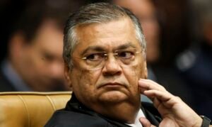 Dino manda PF apurar interferência externa no processo