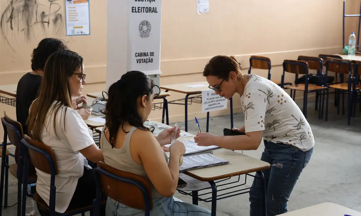 Quem não votou no primeiro turno pode participar do segundo