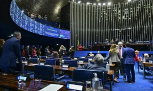 Senado aprova fim da escala 6x1 e redução da jornada de