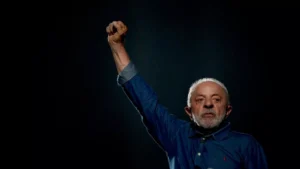 Virada dá musculatura mundial a Lula e brasileiros mostram